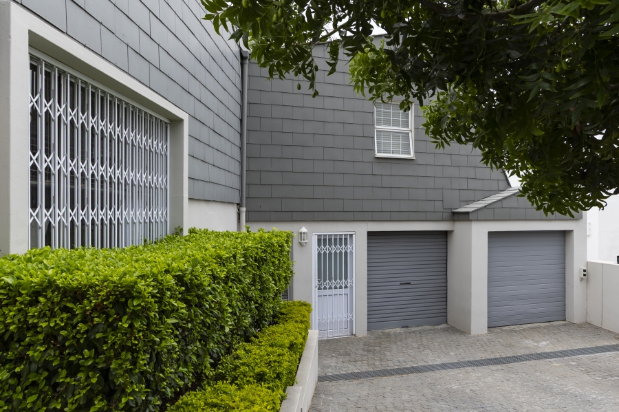 To Let 4 Bedroom Property for Rent in Heldervue Western Cape